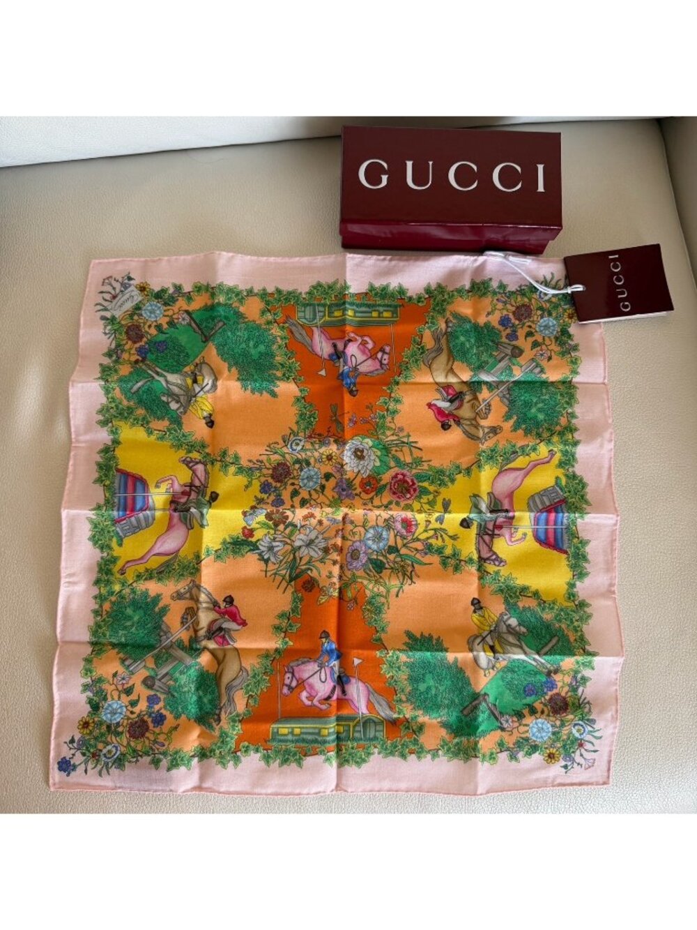 NWT GUCCI SCARF 45 Cm 45 Cm Cotton 100% Authentic Pink Multicolor Horses